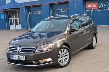 Універсал Volkswagen Passat 2012 в Івано-Франківську