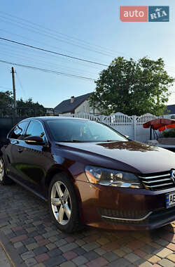 Седан Volkswagen Passat 2012 в Днепре