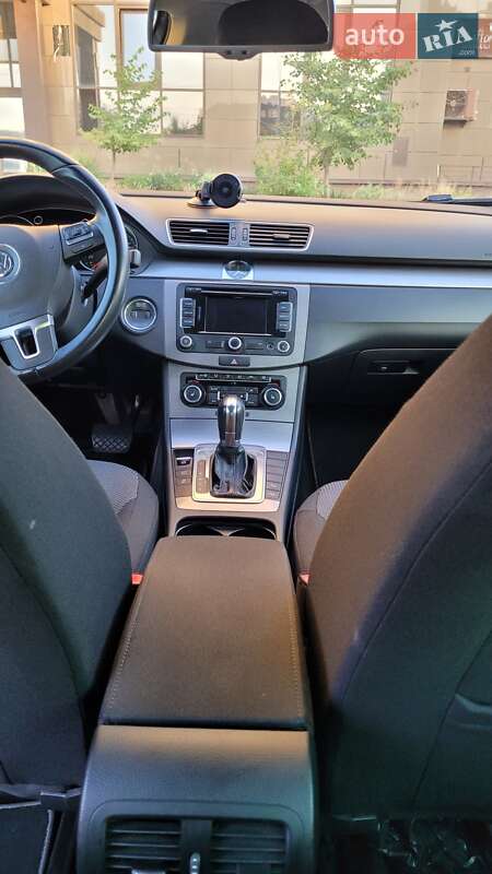 Универсал Volkswagen Passat 2011 в Киеве