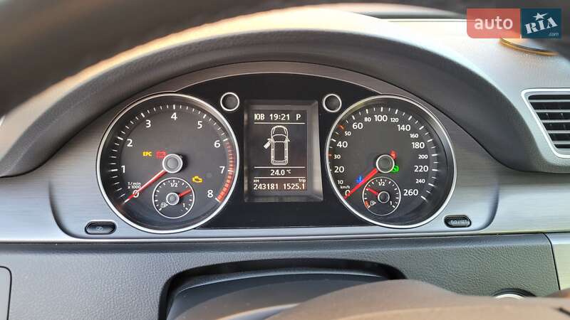 Универсал Volkswagen Passat 2011 в Киеве