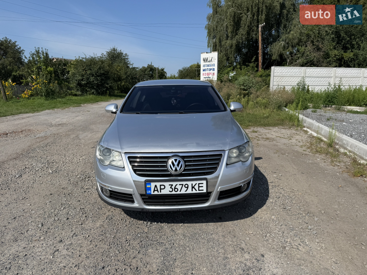 Продам особисте авто
В хорошому стані, на впевненому ходу
По всім питанням дзвонити
Замінив двигун 140 тис пробігу, ходовка вся нова
По кузову від попереднього хазяїна була в рижиках, я постійно на службі і продаю авто, тому просто зачухав і задув щоб не йшло далі