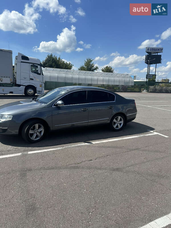 Седан Volkswagen Passat 2010 в Львове