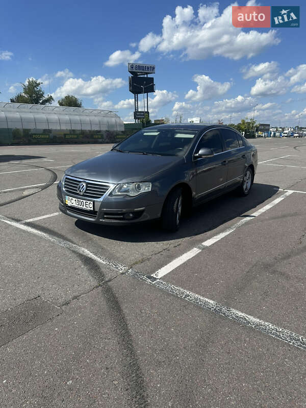 Седан Volkswagen Passat 2010 в Львове