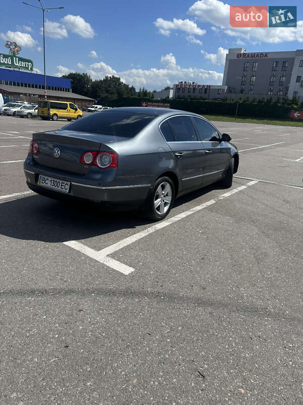 Седан Volkswagen Passat 2010 в Львове