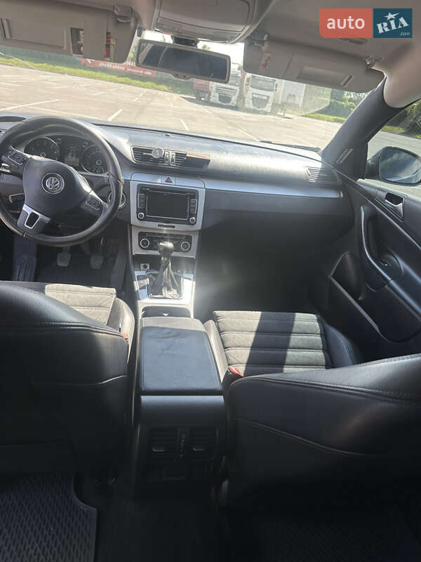 Седан Volkswagen Passat 2010 в Львове