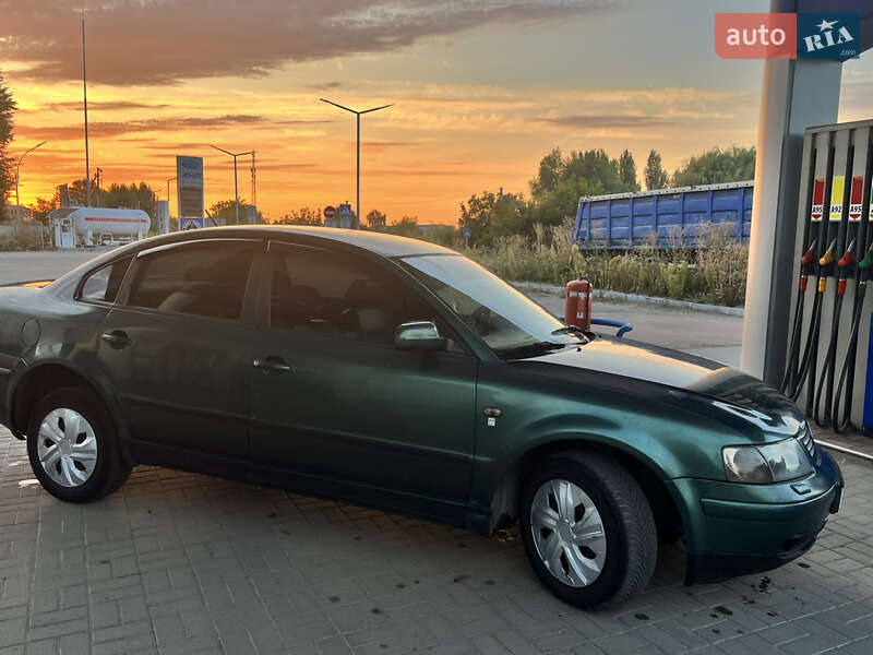 Седан Volkswagen Passat 1999 в Попільні