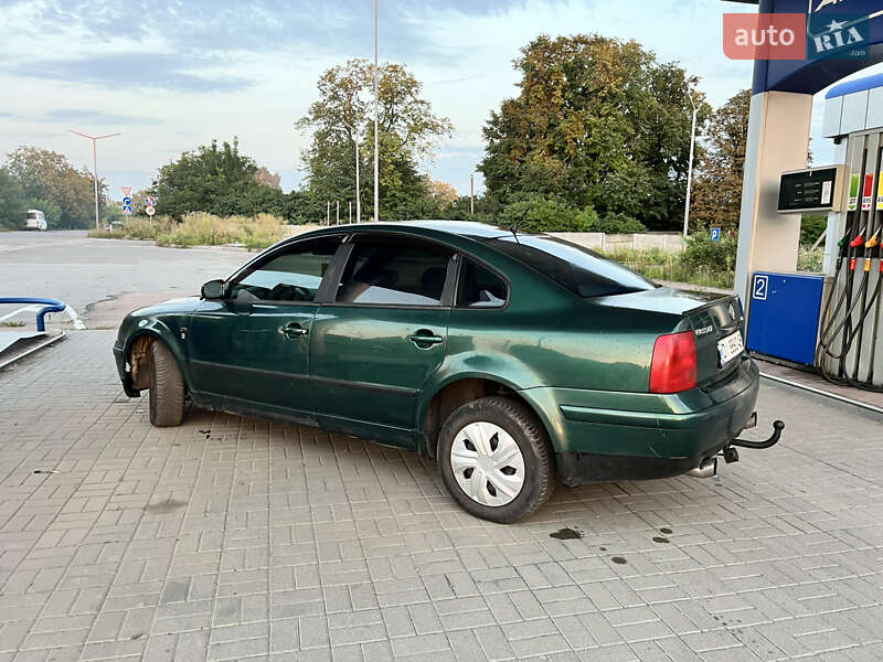 Седан Volkswagen Passat 1999 в Попільні