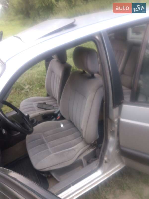 Седан Volkswagen Passat 1990 в Рівному