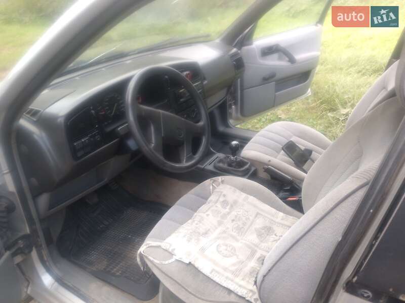 Седан Volkswagen Passat 1990 в Рівному