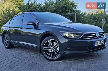 Седан Volkswagen Passat 2016 в Хмельницком