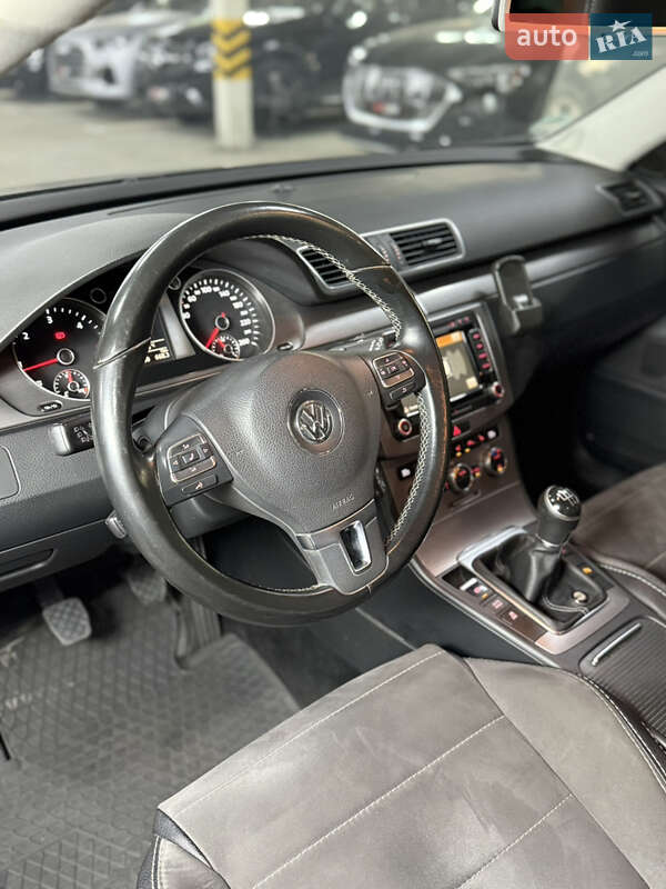 Універсал Volkswagen Passat 2014 в Одесі