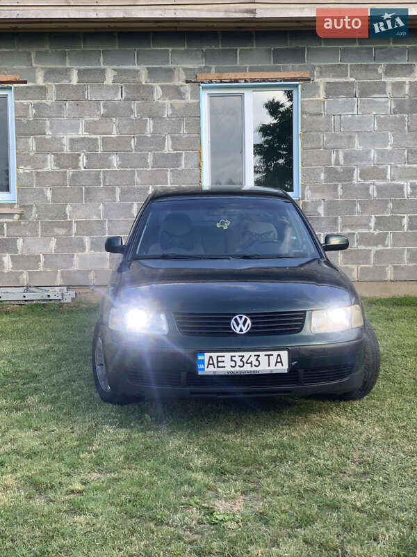 Седан Volkswagen Passat 1999 в Києві