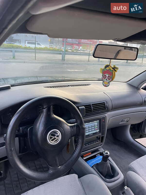 Седан Volkswagen Passat 1999 в Києві