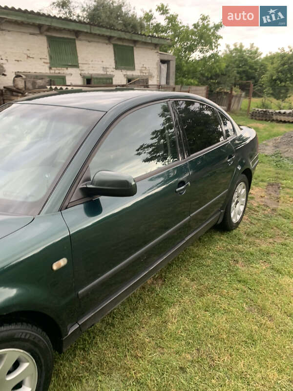 Седан Volkswagen Passat 1999 в Києві