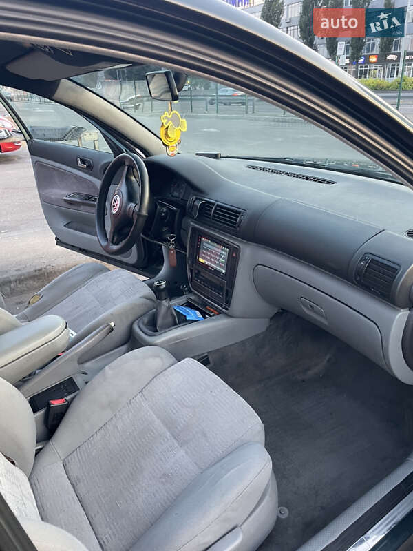 Седан Volkswagen Passat 1999 в Києві