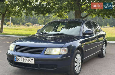 Седан Volkswagen Passat 1998 в Ровно
