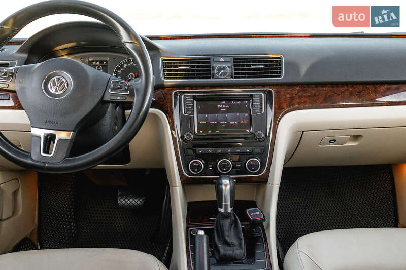 Седан Volkswagen Passat 2011 в Одесі