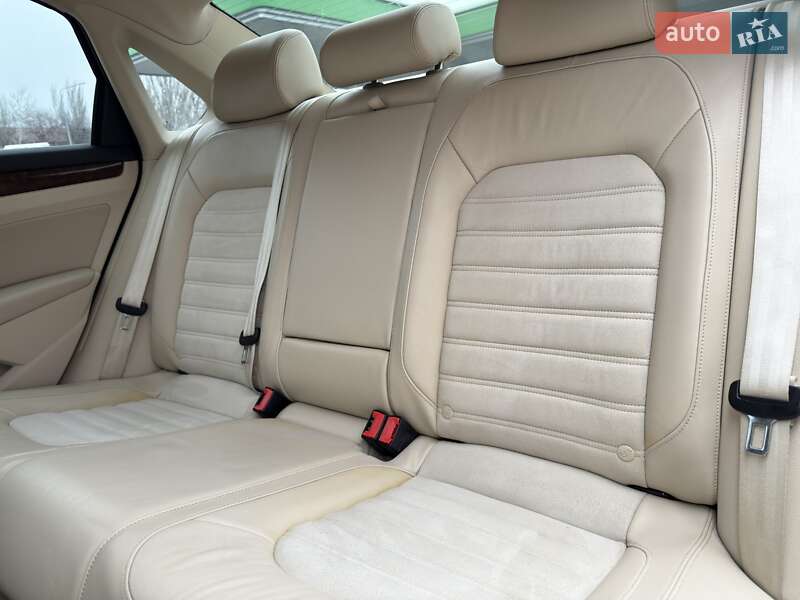 Седан Volkswagen Passat 2011 в Одесі