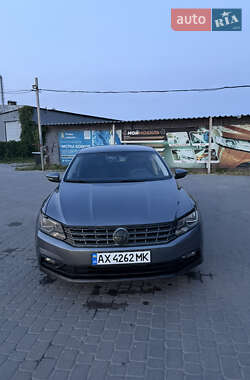 Седан Volkswagen Passat 2016 в Харькове