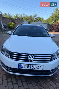Універсал Volkswagen Passat 2013 в Хмельницькому