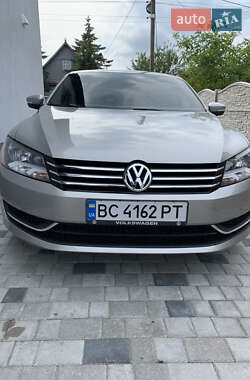 Седан Volkswagen Passat 2012 в Ровно