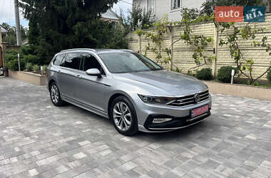 Універсал Volkswagen Passat 2021 в Житомирі