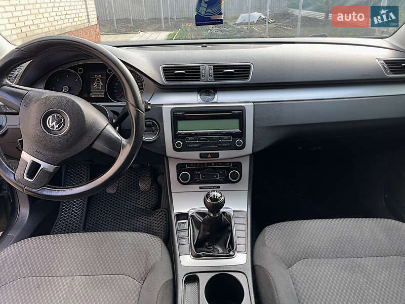 Седан Volkswagen Passat 2011 в Ахтырке