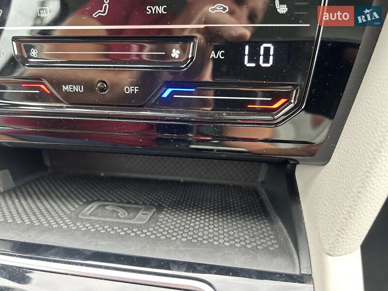 Седан Volkswagen Passat 2020 в Львове