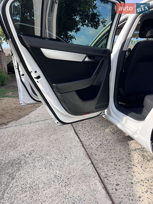 Седан Volkswagen Passat 2012 в Одесі