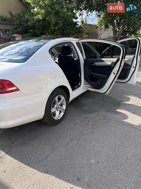 Седан Volkswagen Passat 2012 в Одесі