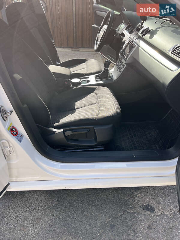 Седан Volkswagen Passat 2012 в Одесі