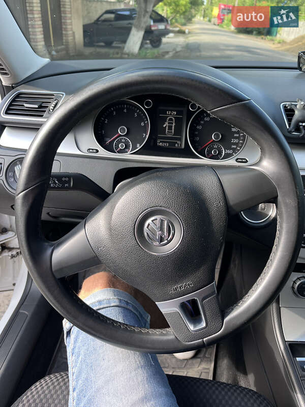 Седан Volkswagen Passat 2012 в Одесі