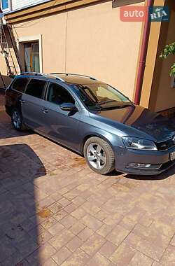 Універсал Volkswagen Passat 2013 в Ізяславі