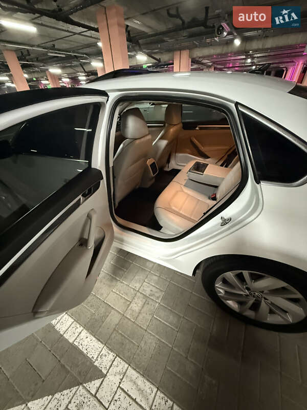 Седан Volkswagen Passat 2018 в Києві