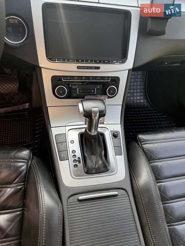 Універсал Volkswagen Passat 2010 в Чернівцях