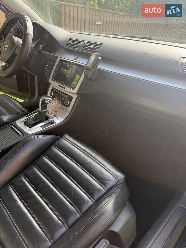 Універсал Volkswagen Passat 2010 в Чернівцях