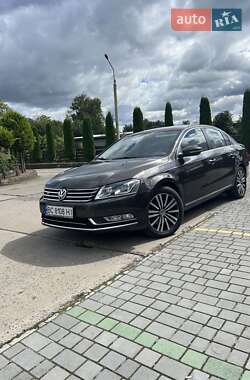 Седан Volkswagen Passat 2013 в Рава-Руській