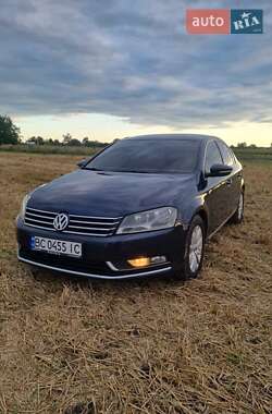 Седан Volkswagen Passat 2012 в Львове