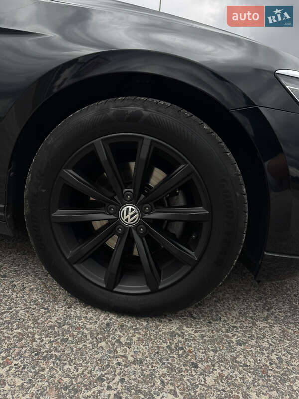 Универсал Volkswagen Passat 2020 в Киеве