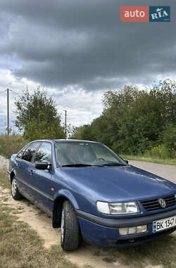 Седан Volkswagen Passat 1994 в Рівному