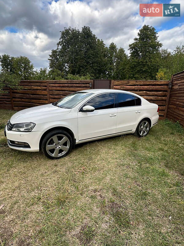 Седан Volkswagen Passat 2011 в Харькове