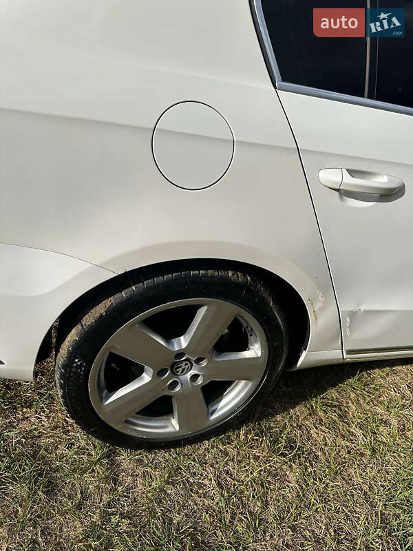 Седан Volkswagen Passat 2011 в Харькове