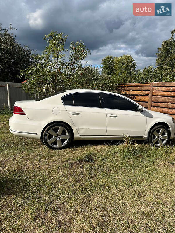 Седан Volkswagen Passat 2011 в Харькове