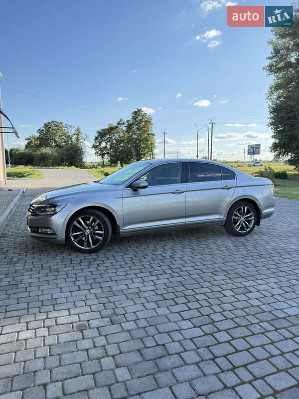 Седан Volkswagen Passat 2016 в Гадяче