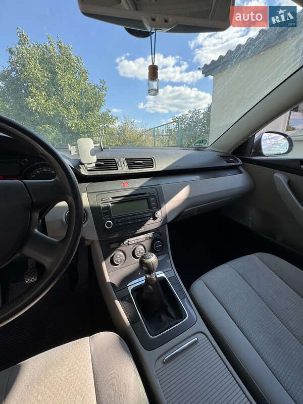 Универсал Volkswagen Passat 2006 в Благовещенском фото 16 Универсал Volkswagen Passat 2006 в Благовещенском