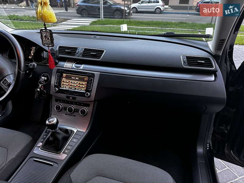 Універсал Volkswagen Passat 2012 в Івано-Франківську