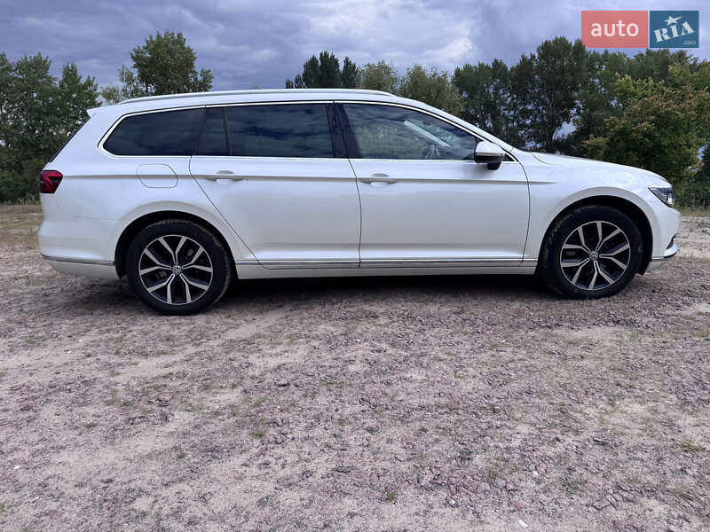Универсал Volkswagen Passat 2018 в Киеве