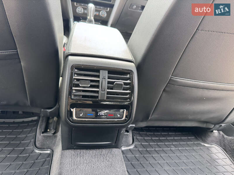 Универсал Volkswagen Passat 2018 в Киеве