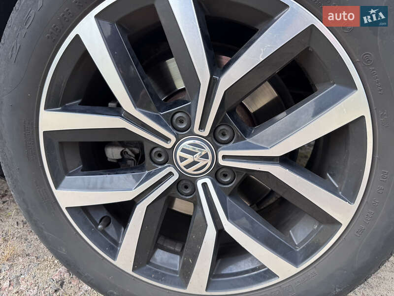 Универсал Volkswagen Passat 2018 в Киеве