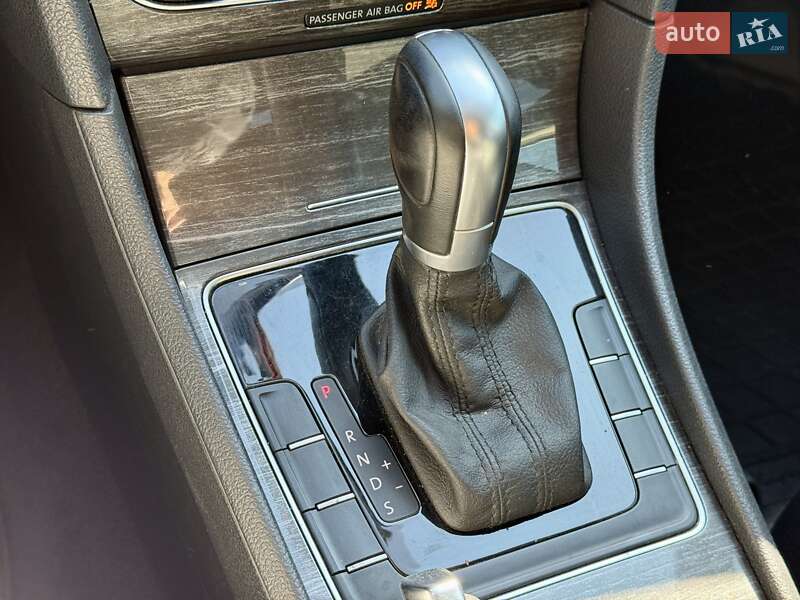 Седан Volkswagen Passat 2015 в Харькове